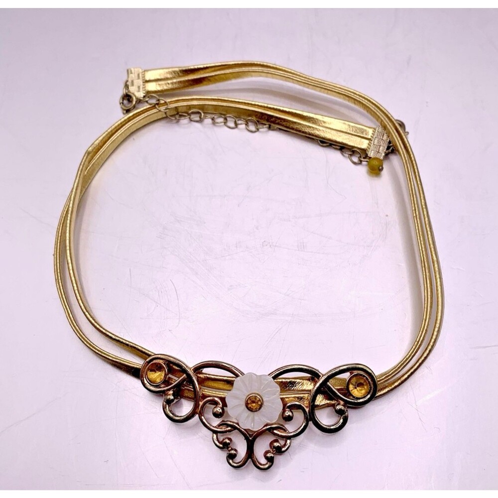 Avon White Floral Necklace Faux Leather Gold Tone 1980s Vintage Chocker